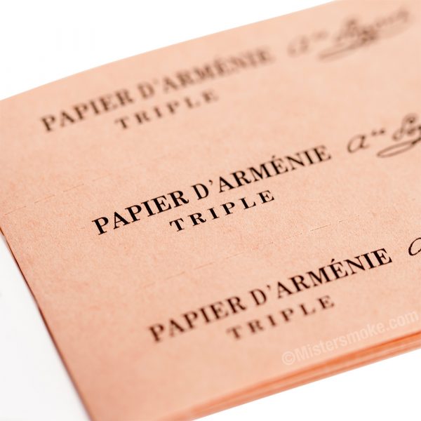 Zoom gros plan détaillé du véritable Papier D&#039;arménie