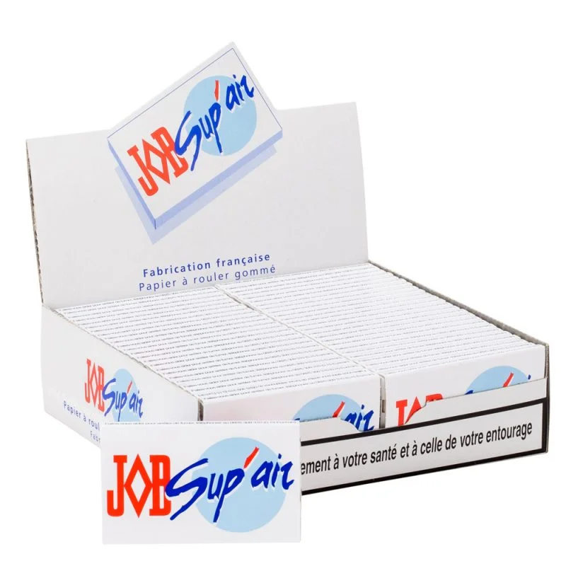 Papier à rouler JOB Sup Air x25 - 25 carnets de 100 feuilles en cellulose de bois - feuilles épaisses et blanches, micro perforées pour une combustion homogène et lente. Gomme arabique naturelle. Fabrication française.