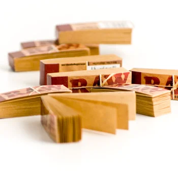 Boîte de 50 carnets de filtres carton RAW naturels sans additifs pour rouler des cigarettes facilement
