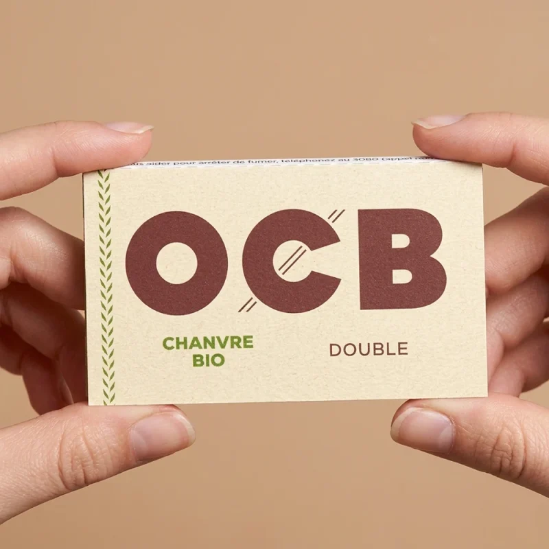 feuille ocb chanvre bio - carnet de 100 feuilles courtes regular - papier à rouler marron, non blanchi.