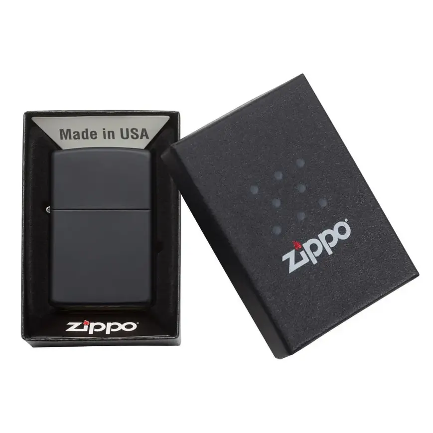 Zipo noir dans un coffret