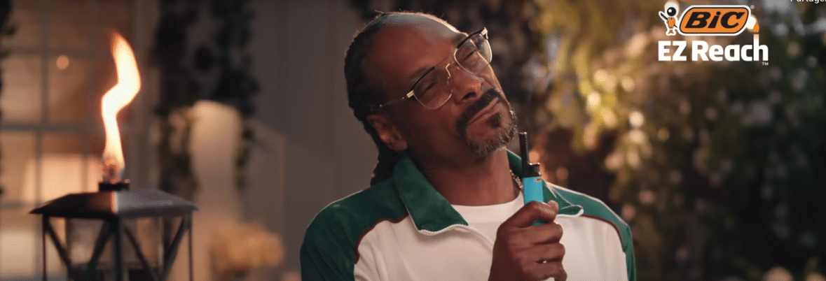 Publicité pour le briquet BIC EZ Reach avec Snoop Dogg