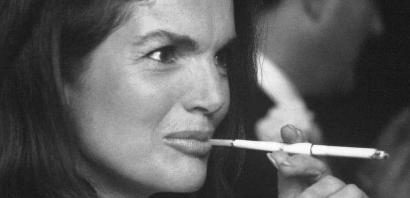 le porte cigarette : tout savoir sur cet accessoire fumeur délicieusement vintage