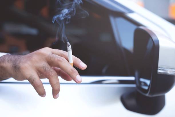 Fumer dans la voiture : Achetez un cendrier de voiture