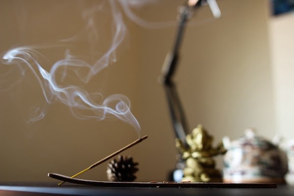 allumer de l'encens