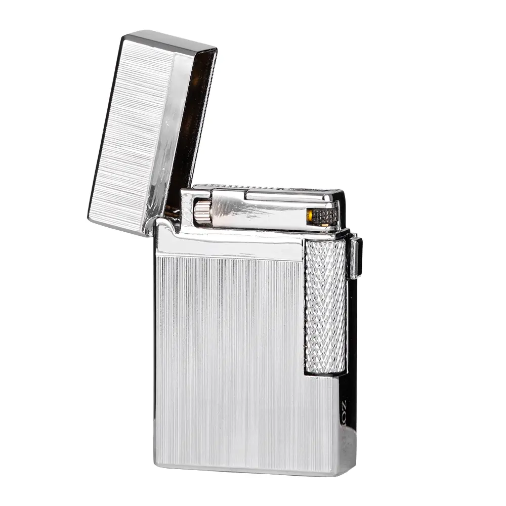 Beau briquet tempete rechargeable au gaz - livré dans un coffret cadeau - idéal pour offrir à un fumeur.