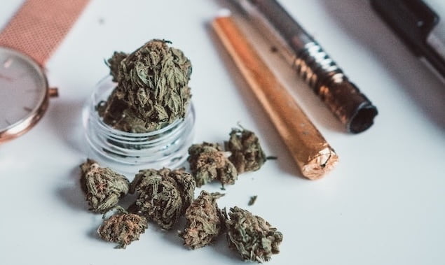 fumer ou vaporiser le cbd : quelle option choisir ?