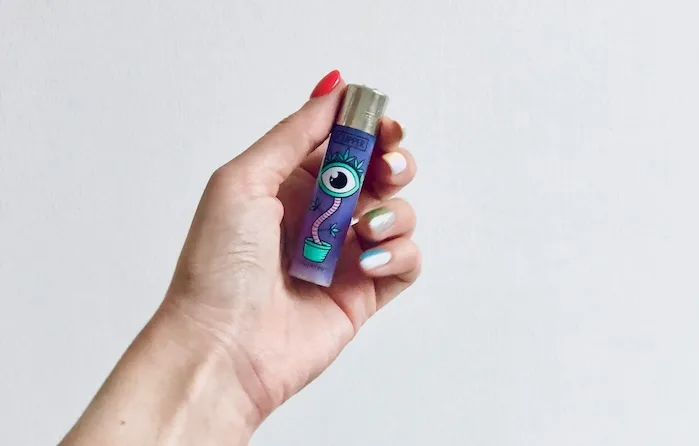 clipper, le briquet rechargeable au format rond ergonomique.