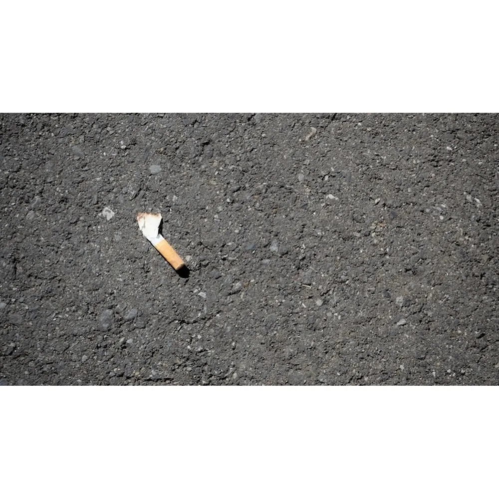 Paris déclare la guerre aux mégots de cigarettes - Le cendrier de poche, la solution miracle ?