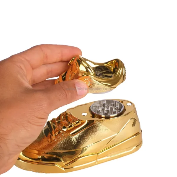 grinder discret et original en forme de baskets