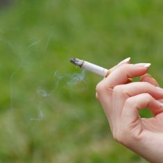 Nouvelle interdiction de fumer dans les lieux publics au 1er juillet 2025.