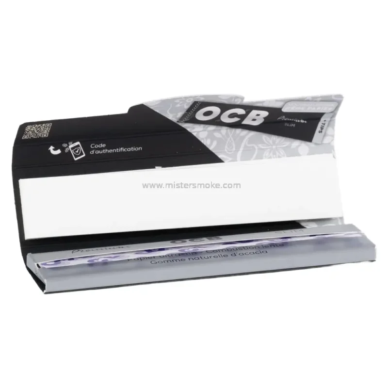 intérieur du carnet ocb slim + tips / carnet de feuilles à rouler longues OCB avec filtres en carton intégrés.