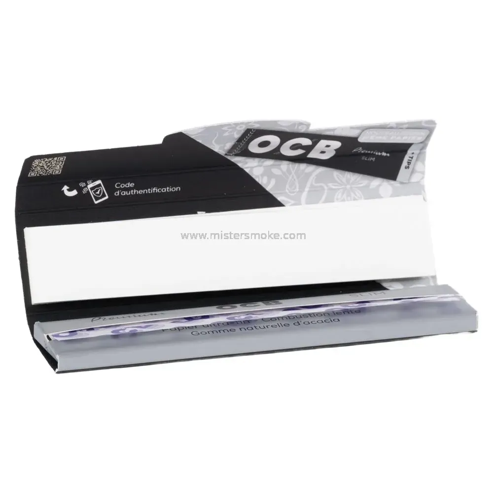 intérieur du carnet ocb slim + tips / carnet de feuilles à rouler longues OCB avec filtres en carton intégrés.