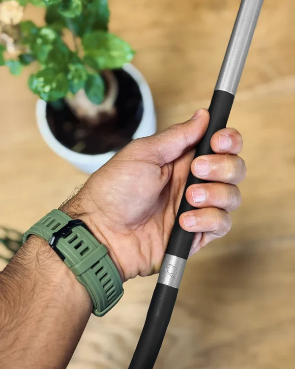 détail du manche Jabed 2 de Quasar : Partie en silicone soft touch pour une prise en main agréable.