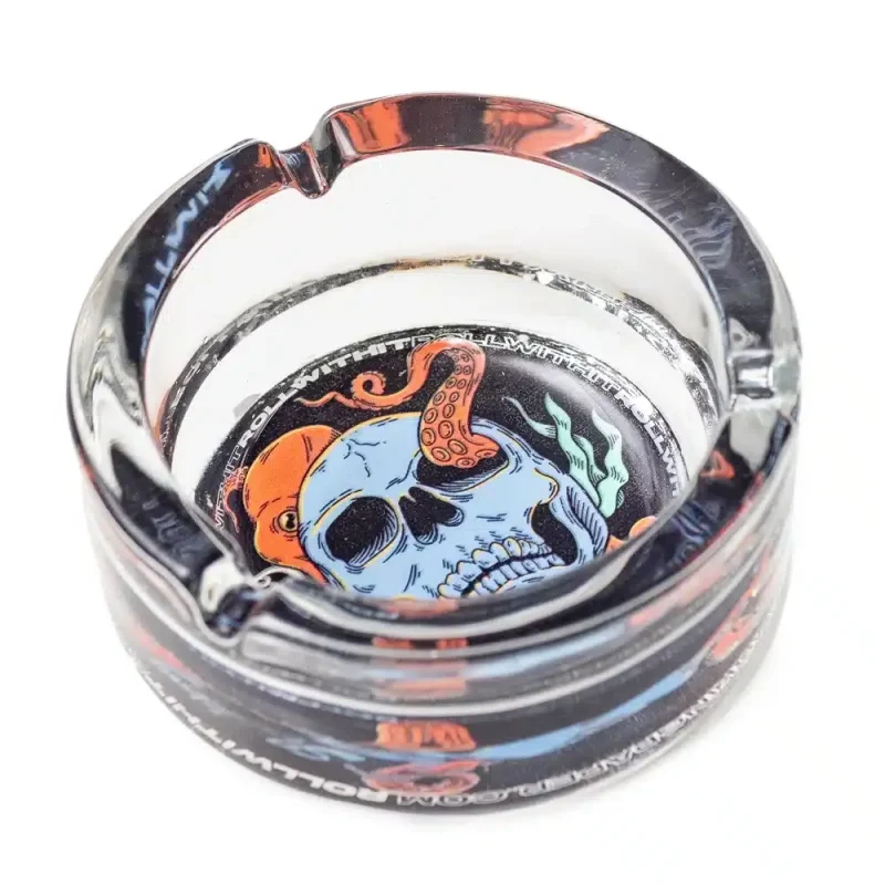 cendrier en verre de qualité au design original avec tête de mort et serpent