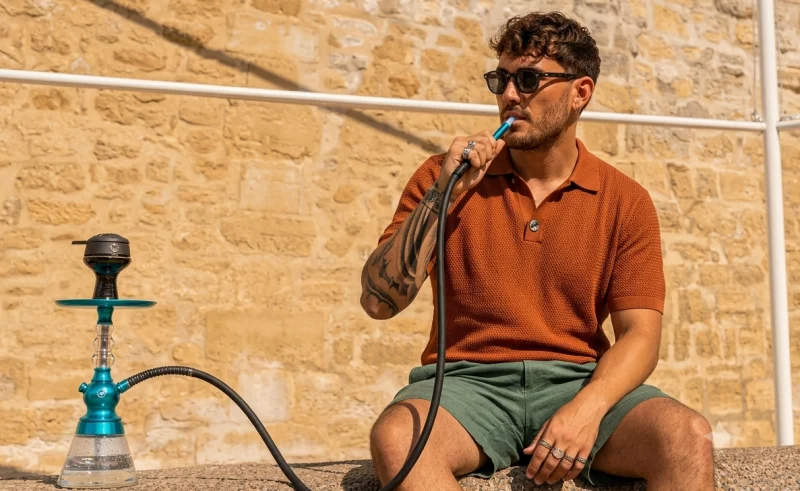 fumer la chicha l'été - plage, terrasse, camping... tout la réglementation