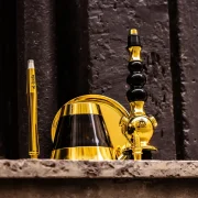 détails des accessoires inclus avec la chicha celeste el badia gold black