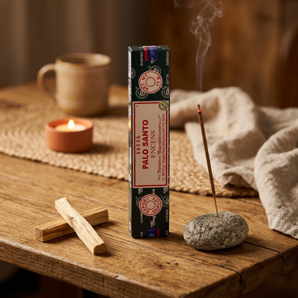 encens palo santo de la marque satya - naturel, fabriqué à la main en Inde - paquet de 15g soit environ 12 à 15 bâtons