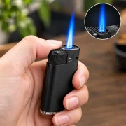 briquet gaz flamme bleue tempête puissante.